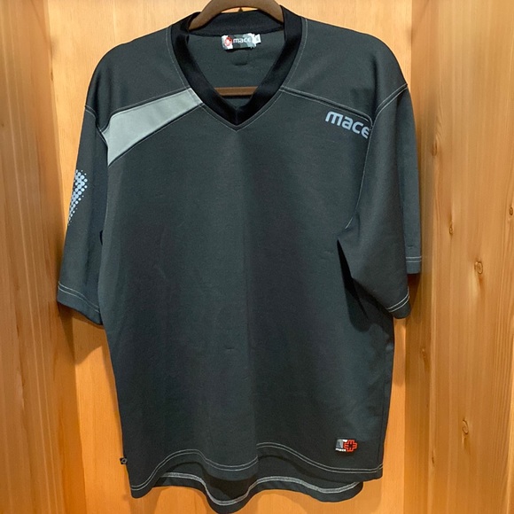 Cycling jersey. Mountain biking shirt XXL. Has a few snags. - Picture 1 of 6